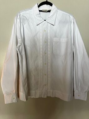 L.L. Bean women's embroidered long-sleeve button-down shirt (vintage) Large
